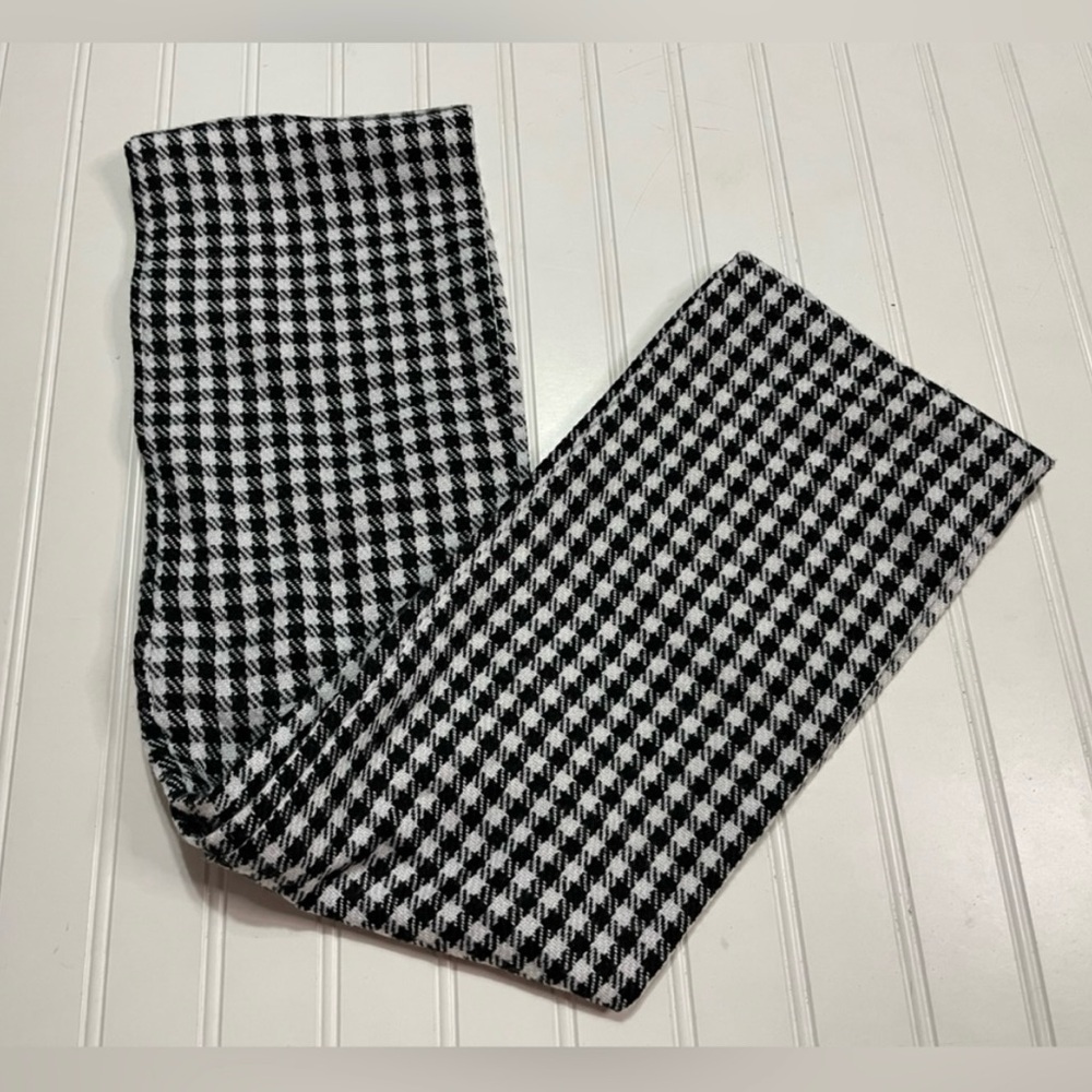 NWT Black & White Infinity Scarf With Hidden Zip Pocket - Picture 7 of 8